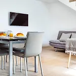 Cocoon House Canhas