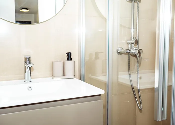 Cocoon House * Canhas