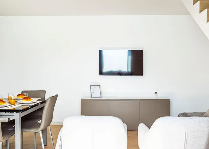 Cocoon House * Canhas